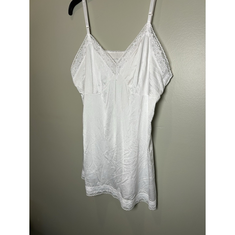 Vanity Fair Women's Size 40 White Lace Satin Cami slip Top Adjustable Straps EUC - Picture 9 of 11